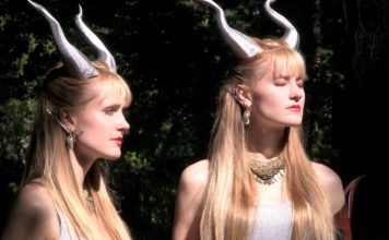 World of Warcraft Elwynn Forest interpretado por Camille y Kennerly Kitt World of Warcraft Elwynn Forest interpretado por Camille y Kennerly Kitt