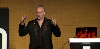 Gamelab Barcelona 2017 – Richard Garriott – Creando y haciendo crecer IPs de videojuegos Gamelab Barcelona 2017 - Richard Garriott - Creando y haciendo crecer IPs de videojuegos