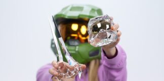 Unboxing de la edición limitada de HALO Swarovski Espada energÃa y el casco de Master Chief Unboxing de la edición limitada de HALO Swarovski Espada energÃa y el casco de Master Chief