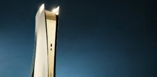 Cambiando los materiales de la carcasa de una PlayStation 5 Cambiando los materiales de la carcasa de una PlayStation 5