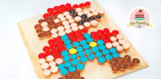 Figura de Mario Bros 8 bits hecha con cupcakes Figura de Mario Bros 8 bits hecha con cupcakes