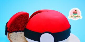Queque de Pokebola cubierto con fondant Queque de Pokebola cubierto con fondant