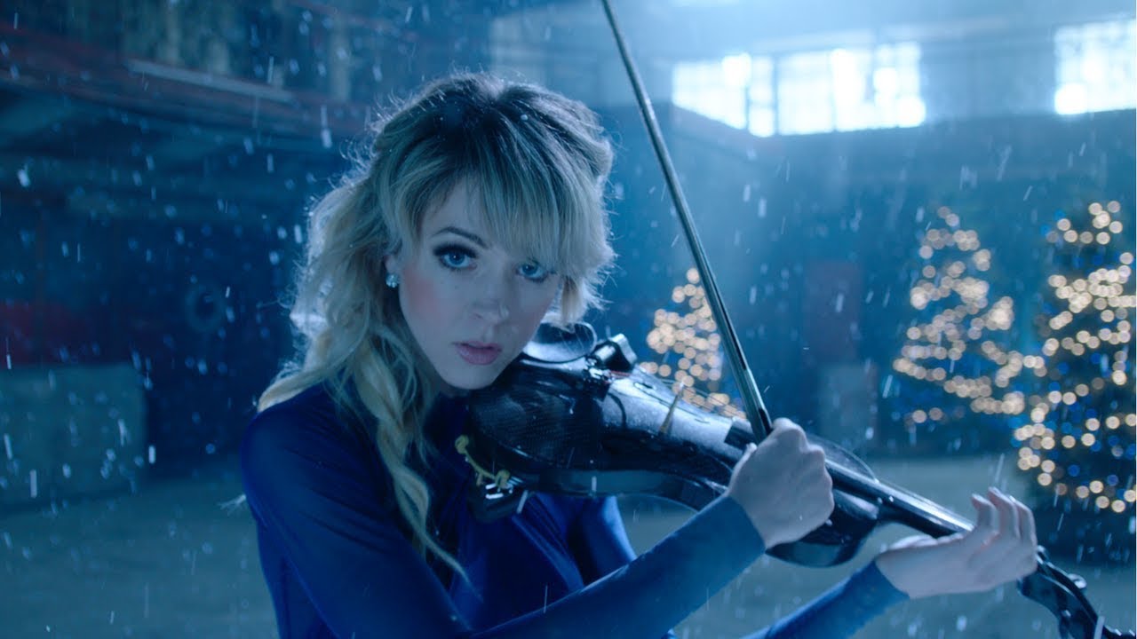 Carol of the Bells interpretada en violín por Lindsey Stirling