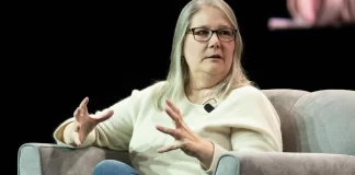 Amy J. Hennig – Biografía Amy J Hennig - Biografía