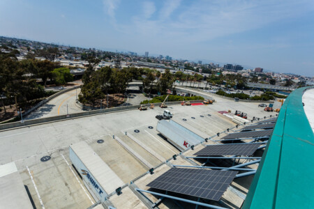 Echa un vistazo a la vista desde el techo - vista del muelle de carga. E3 2016
